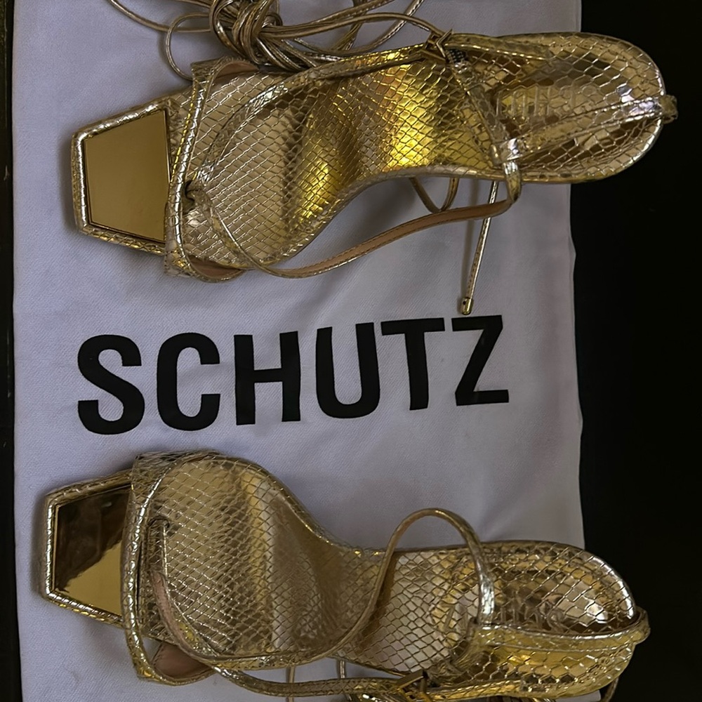 NWT SIZW 8 Schutz El Dorado Hold Vikki pump